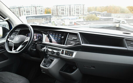 Volkswagen Caravelle T6 рестайлинг, 2021 год, 4 498 900 рублей, 7 фотография