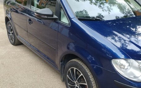 Volkswagen Touran III, 2010 год, 600 000 рублей, 1 фотография