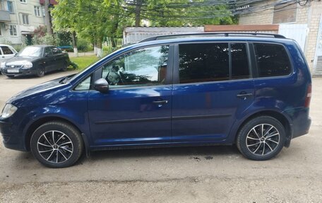 Volkswagen Touran III, 2010 год, 600 000 рублей, 3 фотография