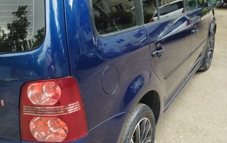 Volkswagen Touran III, 2010 год, 600 000 рублей, 4 фотография