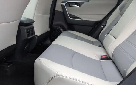 Toyota RAV4, 2025 год, 6 500 000 рублей, 10 фотография