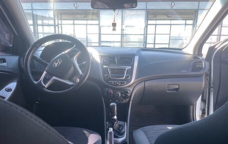 Hyundai Solaris II рестайлинг, 2014 год, 930 000 рублей, 13 фотография