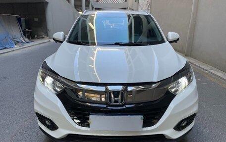 Honda Vezel, 2020 год, 1 800 000 рублей, 2 фотография