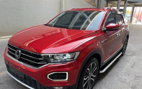 Volkswagen T-Roc I, 2021 год, 1 870 000 рублей, 1 фотография