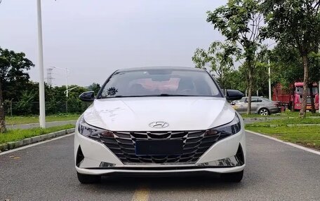 Hyundai Elantra, 2022 год, 1 680 000 рублей, 2 фотография