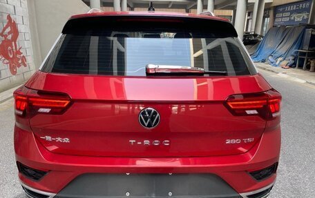 Volkswagen T-Roc I, 2021 год, 1 870 000 рублей, 3 фотография