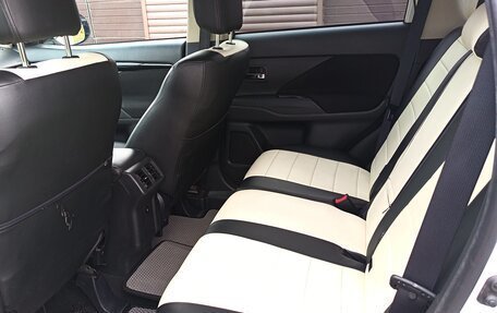 Mitsubishi Outlander III рестайлинг 3, 2019 год, 1 870 000 рублей, 11 фотография