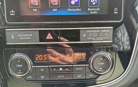 Mitsubishi Outlander III рестайлинг 3, 2019 год, 1 870 000 рублей, 14 фотография