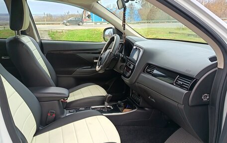 Mitsubishi Outlander III рестайлинг 3, 2019 год, 1 870 000 рублей, 7 фотография