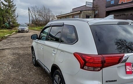Mitsubishi Outlander III рестайлинг 3, 2019 год, 1 870 000 рублей, 5 фотография