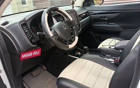 Mitsubishi Outlander III рестайлинг 3, 2019 год, 1 870 000 рублей, 10 фотография