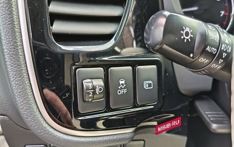 Mitsubishi Outlander III рестайлинг 3, 2019 год, 1 870 000 рублей, 16 фотография