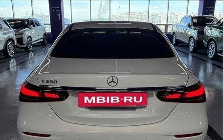 Mercedes-Benz E-Класс, 2022 год, 3 630 000 рублей, 5 фотография