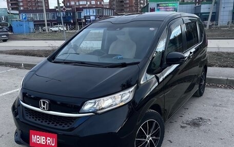 Honda Freed II, 2020 год, 1 750 000 рублей, 2 фотография