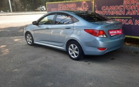 Hyundai Solaris II рестайлинг, 2013 год, 760 000 рублей, 2 фотография