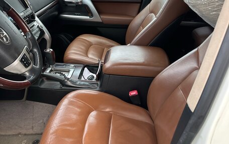 Toyota Land Cruiser 200, 2014 год, 2 600 000 рублей, 10 фотография