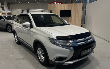 Mitsubishi Outlander III рестайлинг 3, 2016 год, 1 550 000 рублей, 7 фотография
