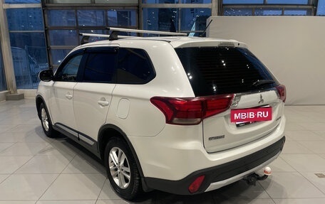 Mitsubishi Outlander III рестайлинг 3, 2016 год, 1 550 000 рублей, 3 фотография