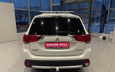 Mitsubishi Outlander III рестайлинг 3, 2016 год, 1 550 000 рублей, 4 фотография