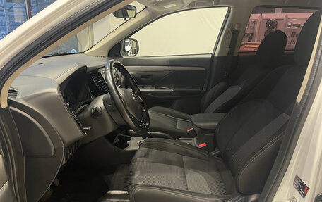 Mitsubishi Outlander III рестайлинг 3, 2016 год, 1 550 000 рублей, 9 фотография