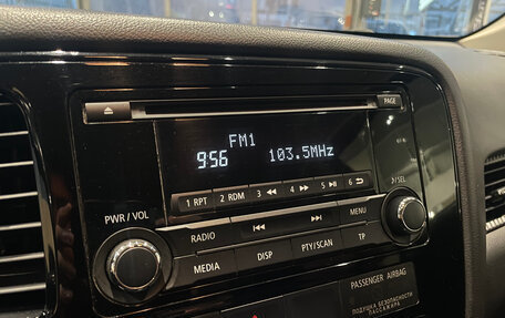 Mitsubishi Outlander III рестайлинг 3, 2016 год, 1 550 000 рублей, 18 фотография