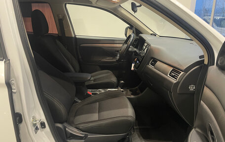 Mitsubishi Outlander III рестайлинг 3, 2016 год, 1 550 000 рублей, 25 фотография