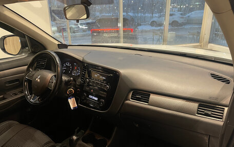 Mitsubishi Outlander III рестайлинг 3, 2016 год, 1 550 000 рублей, 26 фотография