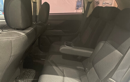 Mitsubishi Outlander III рестайлинг 3, 2016 год, 1 550 000 рублей, 23 фотография