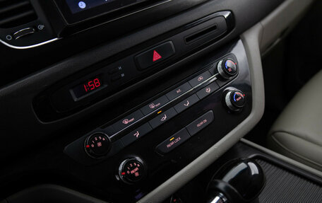 KIA Carnival III, 2016 год, 2 449 000 рублей, 15 фотография