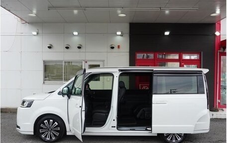 Honda Stepwgn, 2022 год, 2 360 000 рублей, 8 фотография