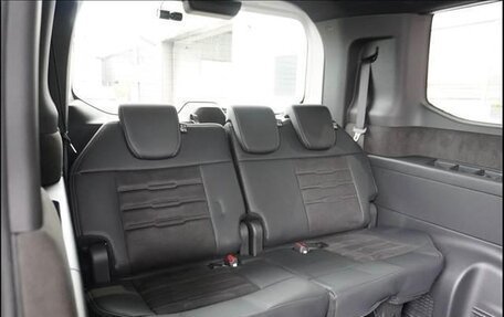 Honda Stepwgn, 2022 год, 2 360 000 рублей, 18 фотография