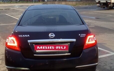 Nissan Teana, 2010 год, 700 000 рублей, 2 фотография