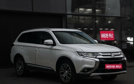 Mitsubishi Outlander III рестайлинг 3, 2015 год, 1 798 000 рублей, 3 фотография