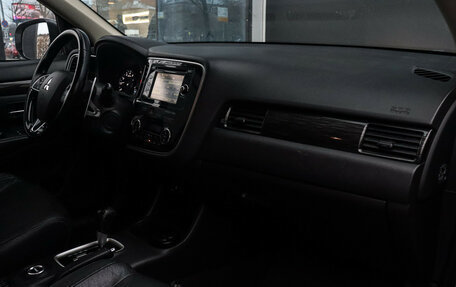 Mitsubishi Outlander III рестайлинг 3, 2015 год, 1 798 000 рублей, 9 фотография