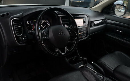 Mitsubishi Outlander III рестайлинг 3, 2015 год, 1 798 000 рублей, 11 фотография