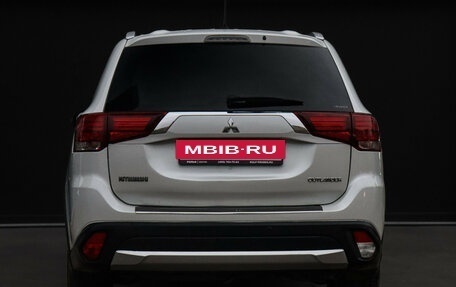 Mitsubishi Outlander III рестайлинг 3, 2015 год, 1 798 000 рублей, 6 фотография