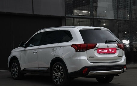 Mitsubishi Outlander III рестайлинг 3, 2015 год, 1 798 000 рублей, 7 фотография