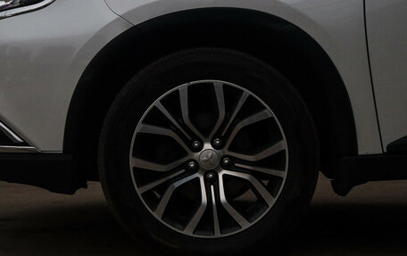 Mitsubishi Outlander III рестайлинг 3, 2015 год, 1 798 000 рублей, 18 фотография