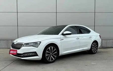 Skoda Superb III рестайлинг, 2022 год, 2 050 000 рублей, 1 фотография
