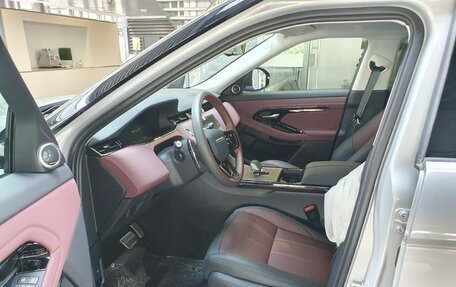 Land Rover Range Rover Evoque II, 2024 год, 5 990 000 рублей, 5 фотография