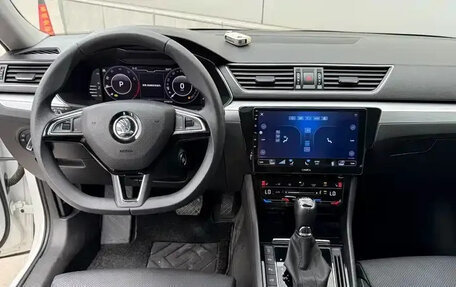 Skoda Superb III рестайлинг, 2022 год, 2 050 000 рублей, 10 фотография