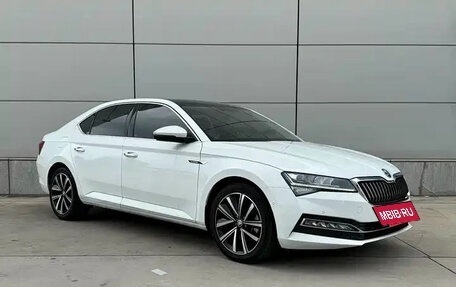 Skoda Superb III рестайлинг, 2022 год, 2 050 000 рублей, 2 фотография
