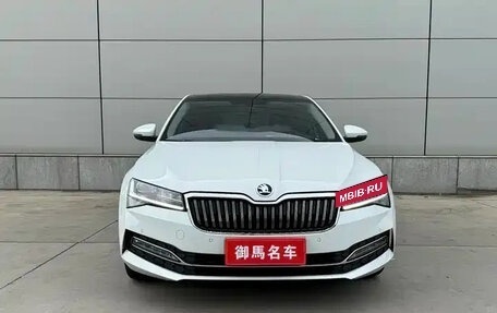 Skoda Superb III рестайлинг, 2022 год, 2 050 000 рублей, 3 фотография