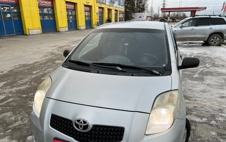 Toyota Yaris III рестайлинг, 2008 год, 400 000 рублей, 4 фотография