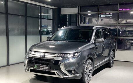 Mitsubishi Outlander III рестайлинг 3, 2019 год, 2 850 000 рублей, 1 фотография