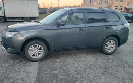 Mitsubishi Outlander III рестайлинг 3, 2014 год, 1 585 000 рублей, 7 фотография