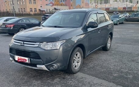 Mitsubishi Outlander III рестайлинг 3, 2014 год, 1 585 000 рублей, 3 фотография