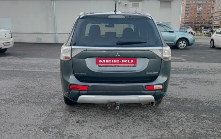 Mitsubishi Outlander III рестайлинг 3, 2014 год, 1 585 000 рублей, 8 фотография