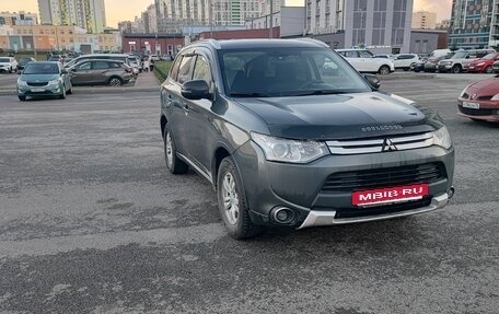 Mitsubishi Outlander III рестайлинг 3, 2014 год, 1 585 000 рублей, 2 фотография