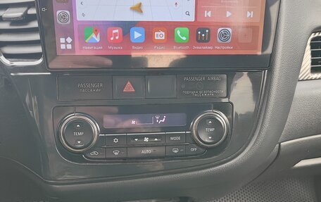 Mitsubishi Outlander III рестайлинг 3, 2014 год, 1 585 000 рублей, 9 фотография